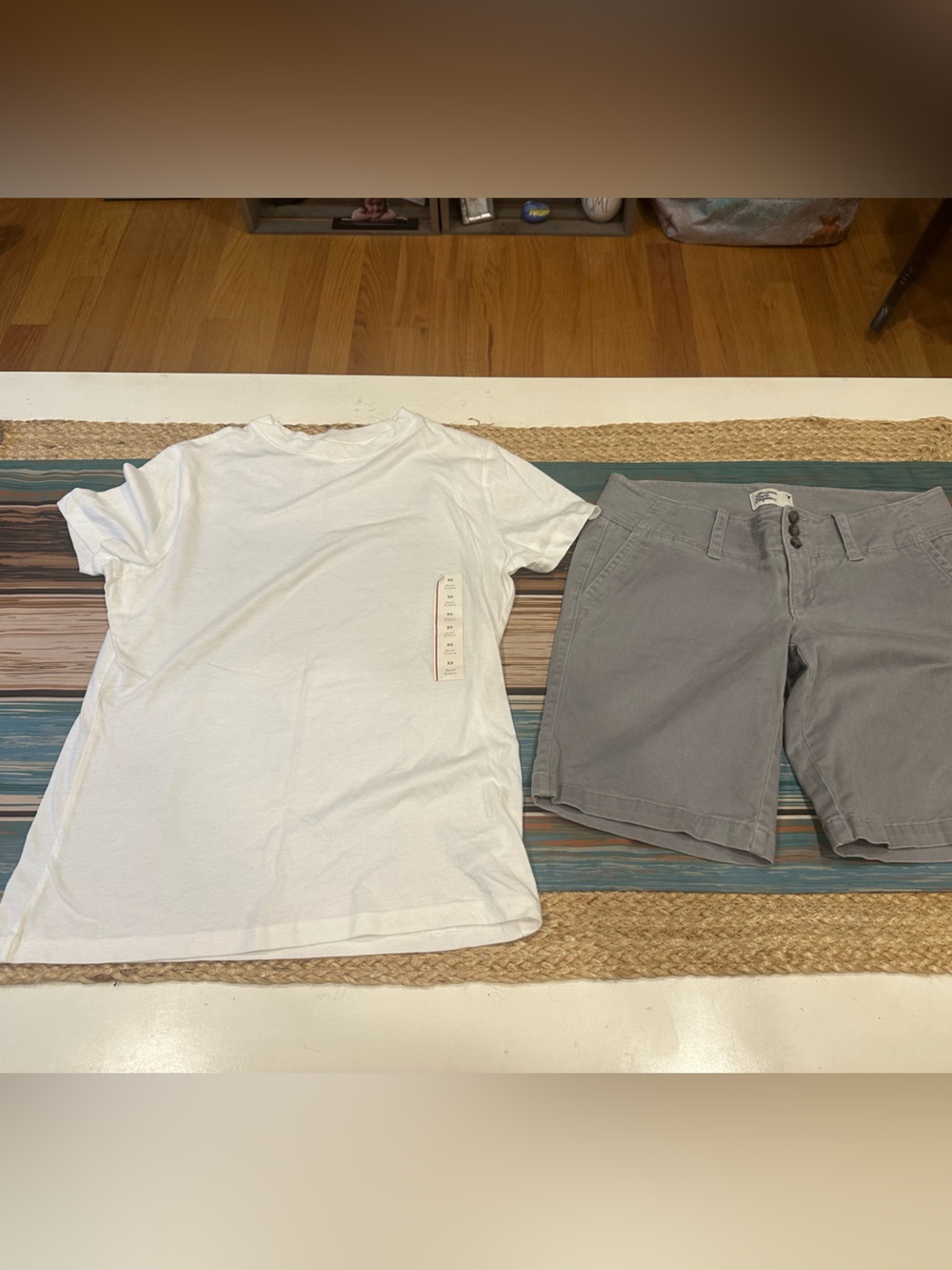 Vintage American Eagle size 0 Bermuda shorts with white XS shirt